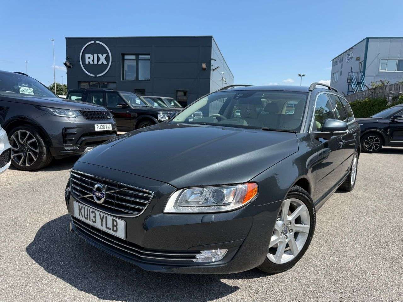 A 2013 VOLVO V70 1.6 D2 SE Nav Estate 5dr Diesel Powershift Euro 5-2 FORMER KEEPERS-HEATED I A 2013 VOLVO V70 1.6 D2 SE Nav Estate 5dr Diesel Powershift Euro 5-2 FORMER KEEPERS-HEATED I