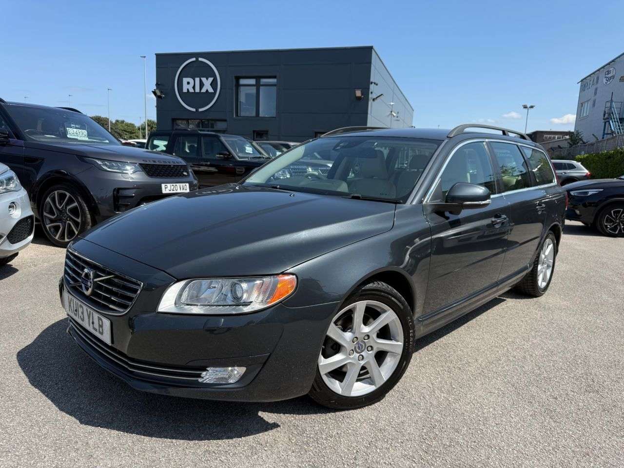 A 2013 VOLVO V70 1.6 D2 SE Nav Estate 5dr Diesel Powershift Euro 5-2 FORMER KEEPERS-HEATED I A 2013 VOLVO V70 1.6 D2 SE Nav Estate 5dr Diesel Powershift Euro 5-2 FORMER KEEPERS-HEATED I