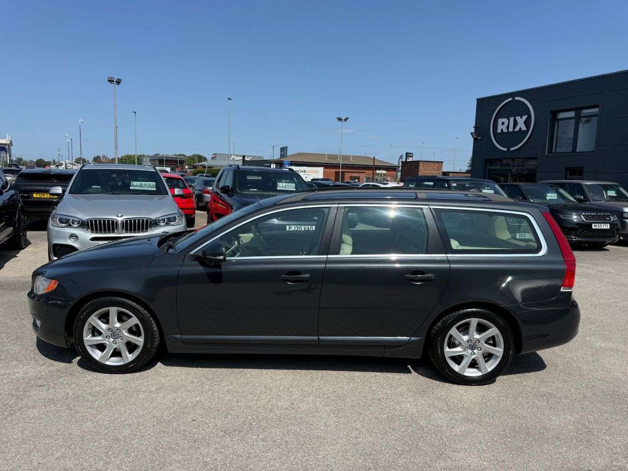 A 2013 VOLVO V70 1.6 D2 SE Nav Estate 5dr Diesel Powershift Euro 5-2 FORMER KEEPERS-HEATED I A 2013 VOLVO V70 1.6 D2 SE Nav Estate 5dr Diesel Powershift Euro 5-2 FORMER KEEPERS-HEATED I