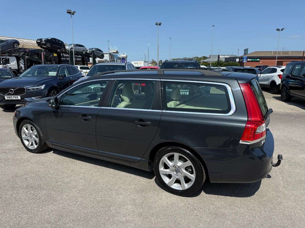 A 2013 VOLVO V70 1.6 D2 SE Nav Estate 5dr Diesel Powershift Euro 5-2 FORMER KEEPERS-HEATED I A 2013 VOLVO V70 1.6 D2 SE Nav Estate 5dr Diesel Powershift Euro 5-2 FORMER KEEPERS-HEATED I