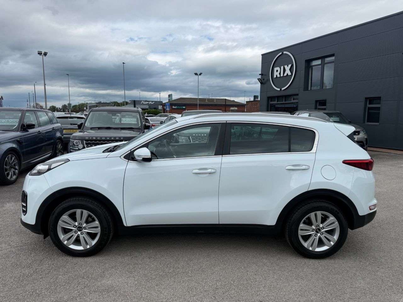 A 2017 KIA SPORTAGE 1.7 CRDi 2 SUV 5dr Diesel Manual Euro 6 (s/s) (114 bhp) A 2017 KIA SPORTAGE 1.7 CRDi 2 SUV 5dr Diesel Manual Euro 6 (s/s) (114 bhp)