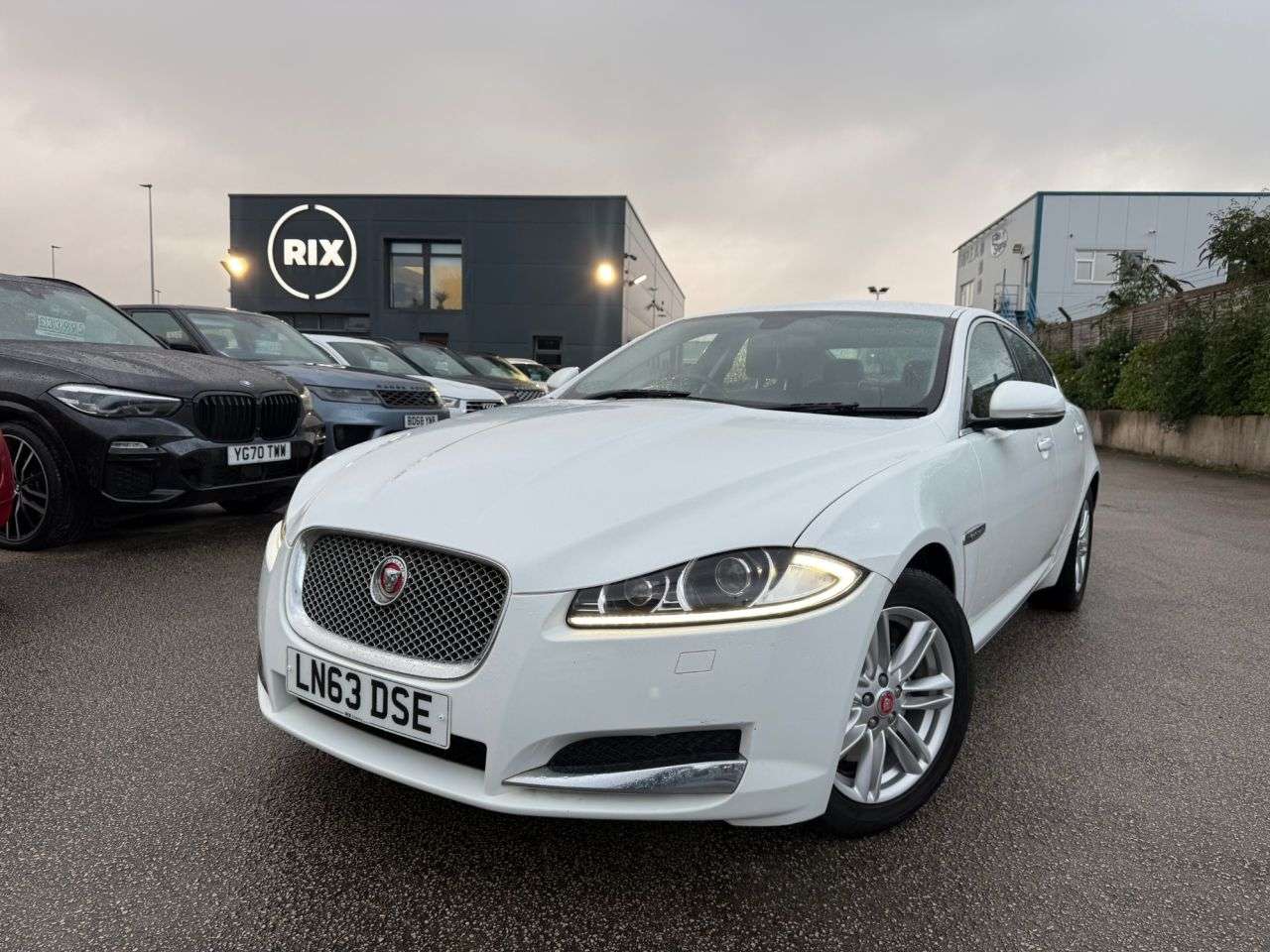 A 2013 JAGUAR XF 2.2d Luxury Saloon 4dr Diesel Auto Euro 5-2 FORMER KEEPERS-FINISHED IN POLA A 2013 JAGUAR XF 2.2d Luxury Saloon 4dr Diesel Auto Euro 5-2 FORMER KEEPERS-FINISHED IN POLA