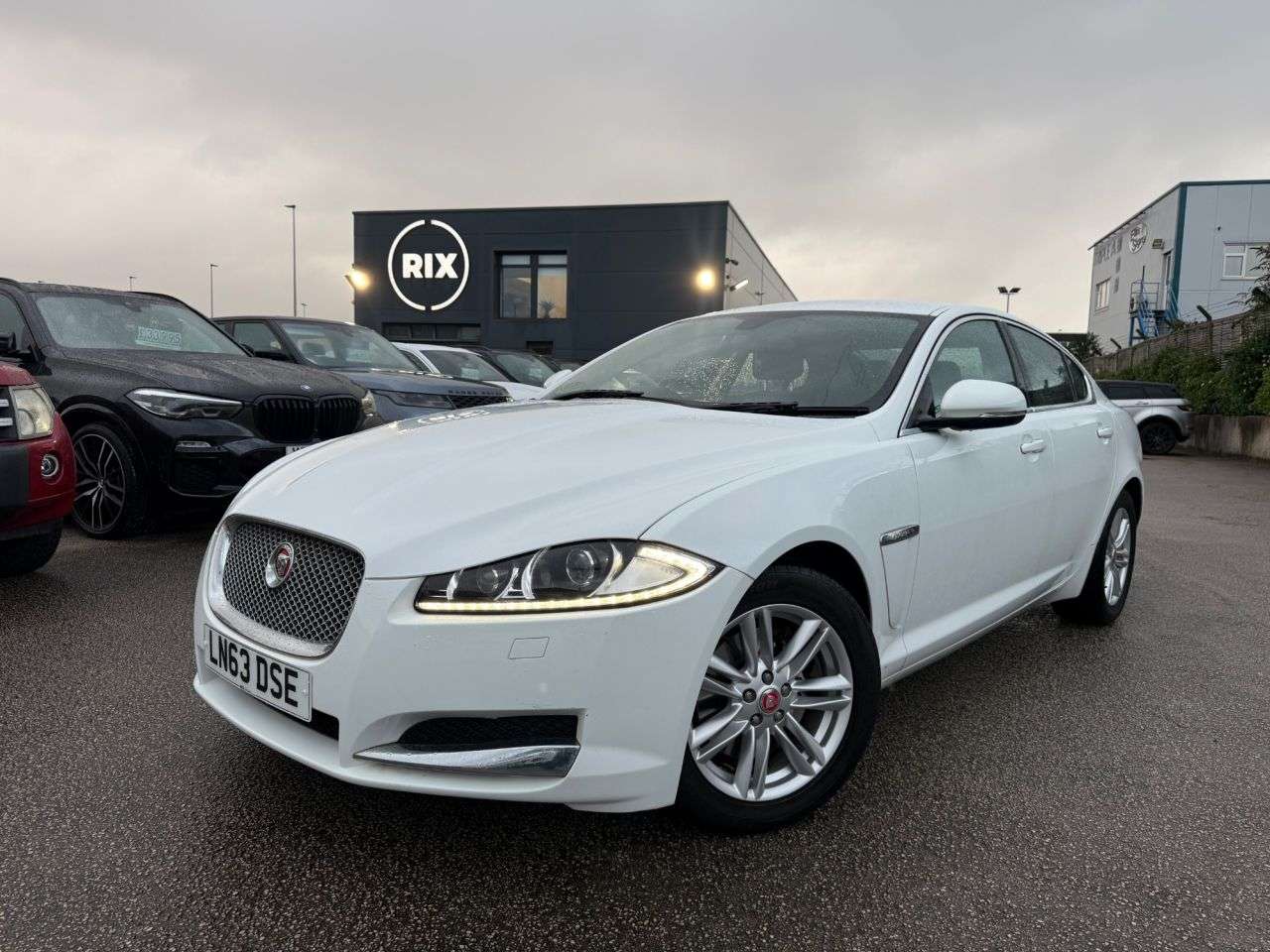 A 2013 JAGUAR XF 2.2d Luxury Saloon 4dr Diesel Auto Euro 5-2 FORMER KEEPERS-FINISHED IN POLA A 2013 JAGUAR XF 2.2d Luxury Saloon 4dr Diesel Auto Euro 5-2 FORMER KEEPERS-FINISHED IN POLA