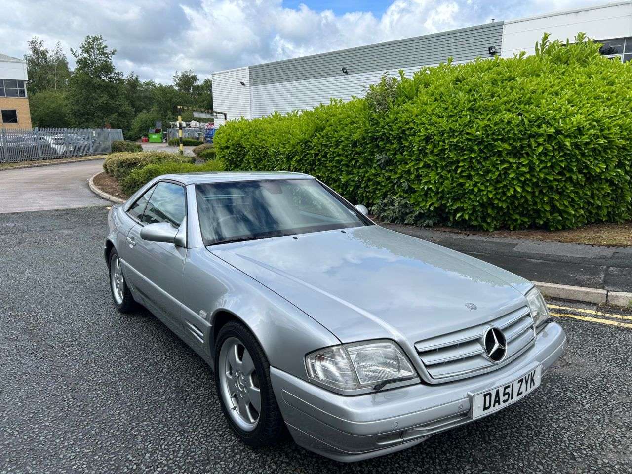 A 2001 MERCEDES-BENZ SL 3.2 SL320 Convertible 2dr Petrol Automatic (274 g/km, 224 bhp)-Fantastic Lo A 2001 MERCEDES-BENZ SL 3.2 SL320 Convertible 2dr Petrol Automatic (274 g/km, 224 bhp)-Fantastic Lo