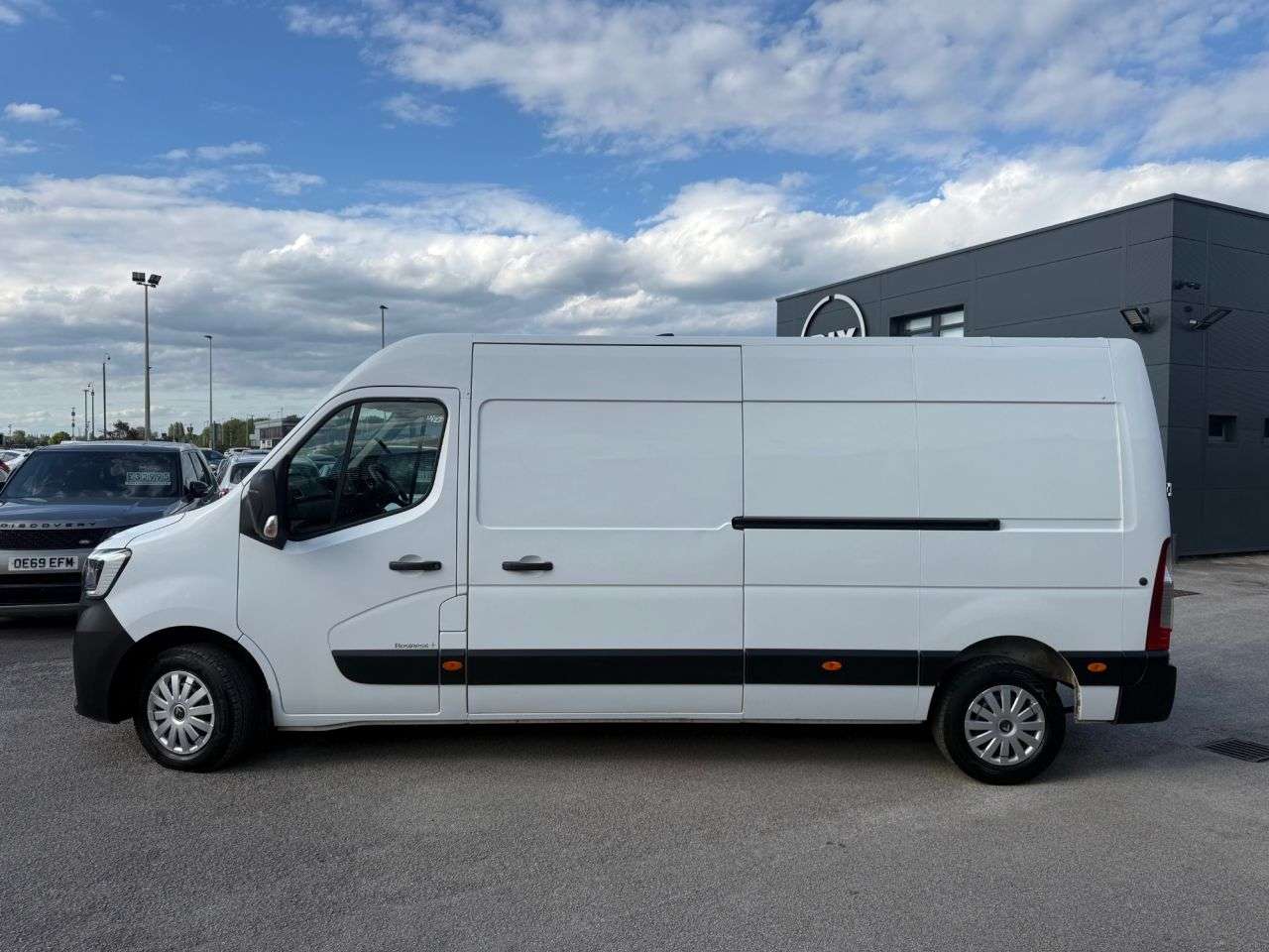 A 2020 RENAULT MASTER 2.3 dCi ENERGY 35 Business+ Panel Van 4dr Diesel Manual FWD LWB Medium Roof A 2020 RENAULT MASTER 2.3 dCi ENERGY 35 Business+ Panel Van 4dr Diesel Manual FWD LWB Medium Roof