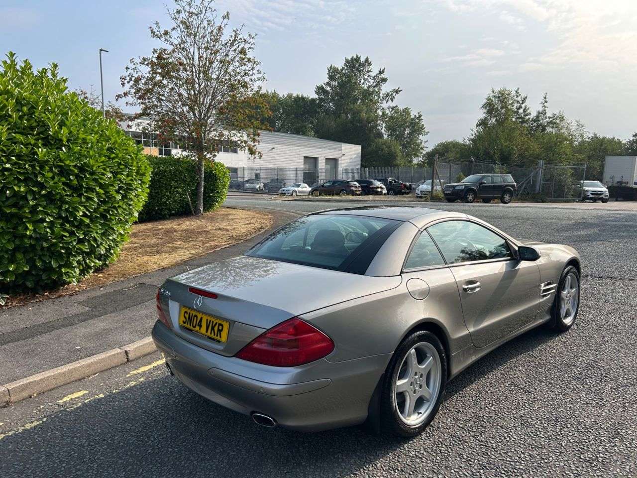 A 2004 MERCEDES-BENZ SL 5.0 SL500 Convertible 2dr Petrol Automatic (292 g/km, 306 bhp)-Genuine Exam A 2004 MERCEDES-BENZ SL 5.0 SL500 Convertible 2dr Petrol Automatic (292 g/km, 306 bhp)-Genuine Exam