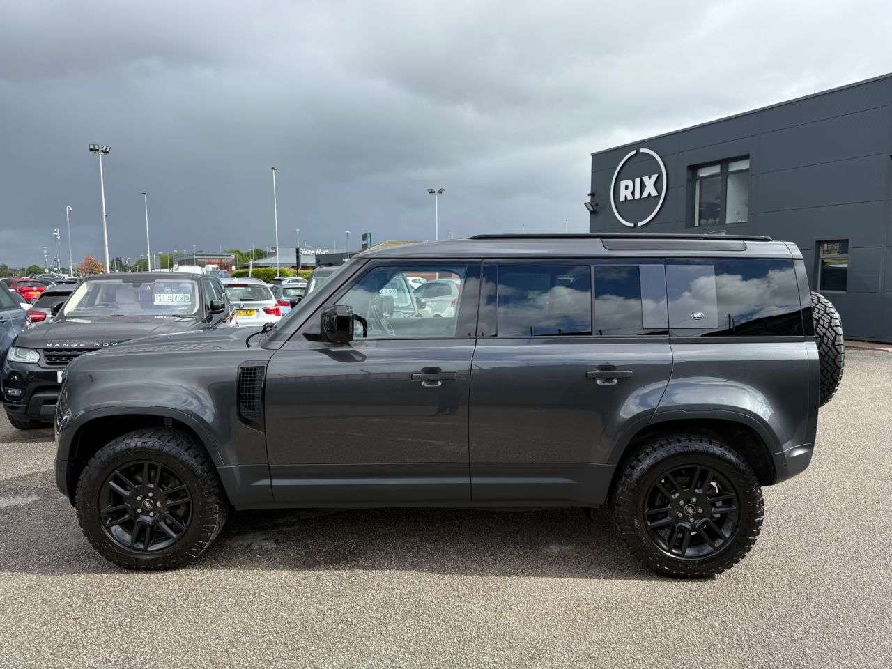 A 2022 LAND ROVER DEFENDER 3.0 D250 MHEV SE SUV 5dr Diesel Auto 4WD Euro 6-1 OWNER FROM NEW FINISHED I A 2022 LAND ROVER DEFENDER 3.0 D250 MHEV SE SUV 5dr Diesel Auto 4WD Euro 6-1 OWNER FROM NEW FINISHED I