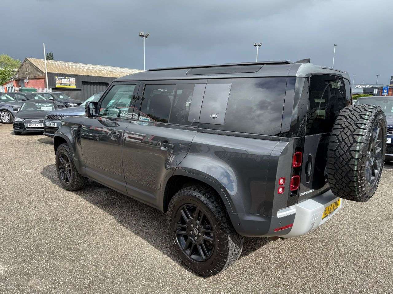 A 2022 LAND ROVER DEFENDER 3.0 D250 MHEV SE SUV 5dr Diesel Auto 4WD Euro 6-1 OWNER FROM NEW FINISHED I A 2022 LAND ROVER DEFENDER 3.0 D250 MHEV SE SUV 5dr Diesel Auto 4WD Euro 6-1 OWNER FROM NEW FINISHED I