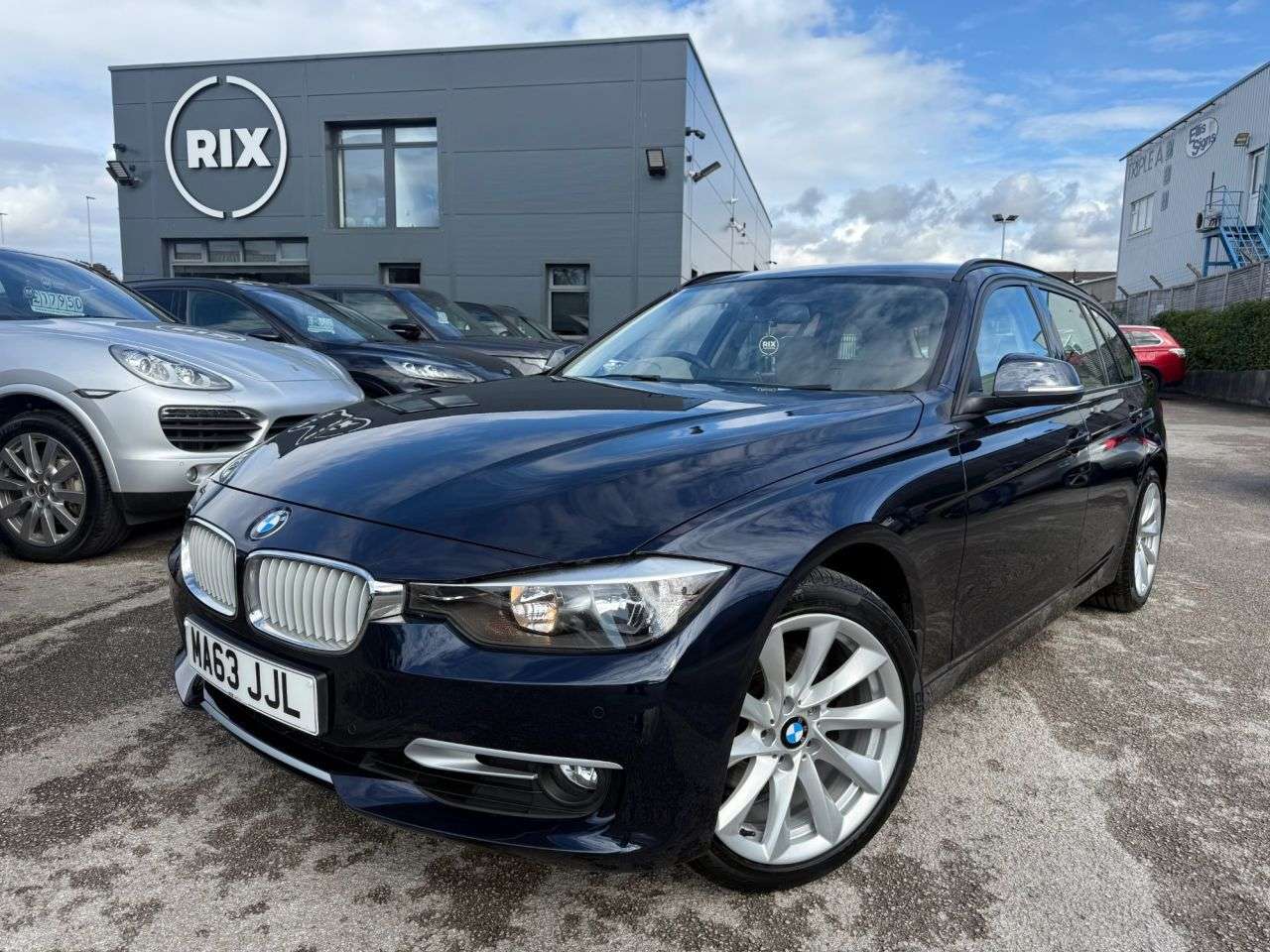 A 2013 BMW 3 SERIES 3.0 330d Modern Touring 5dr Diesel Auto Euro 5 (s/s) (258 ps) IMPERIAL BLUE A 2013 BMW 3 SERIES 3.0 330d Modern Touring 5dr Diesel Auto Euro 5 (s/s) (258 ps) IMPERIAL BLUE