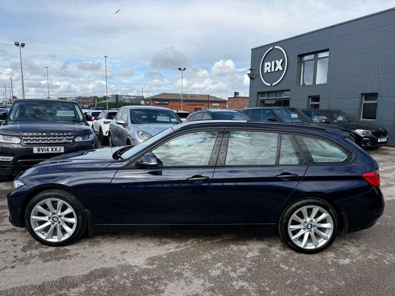 A 2013 BMW 3 SERIES 3.0 330d Modern Touring 5dr Diesel Auto Euro 5 (s/s) (258 ps) IMPERIAL BLUE A 2013 BMW 3 SERIES 3.0 330d Modern Touring 5dr Diesel Auto Euro 5 (s/s) (258 ps) IMPERIAL BLUE