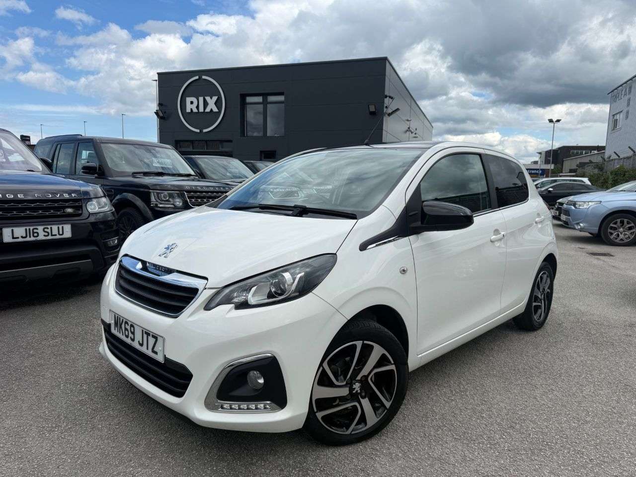 A 2020 PEUGEOT 108 1.0 Allure Hatchback 5dr Petrol Manual Euro 6-2 OWNER CAR-BLUETOOTH-CRUISE A 2020 PEUGEOT 108 1.0 Allure Hatchback 5dr Petrol Manual Euro 6-2 OWNER CAR-BLUETOOTH-CRUISE