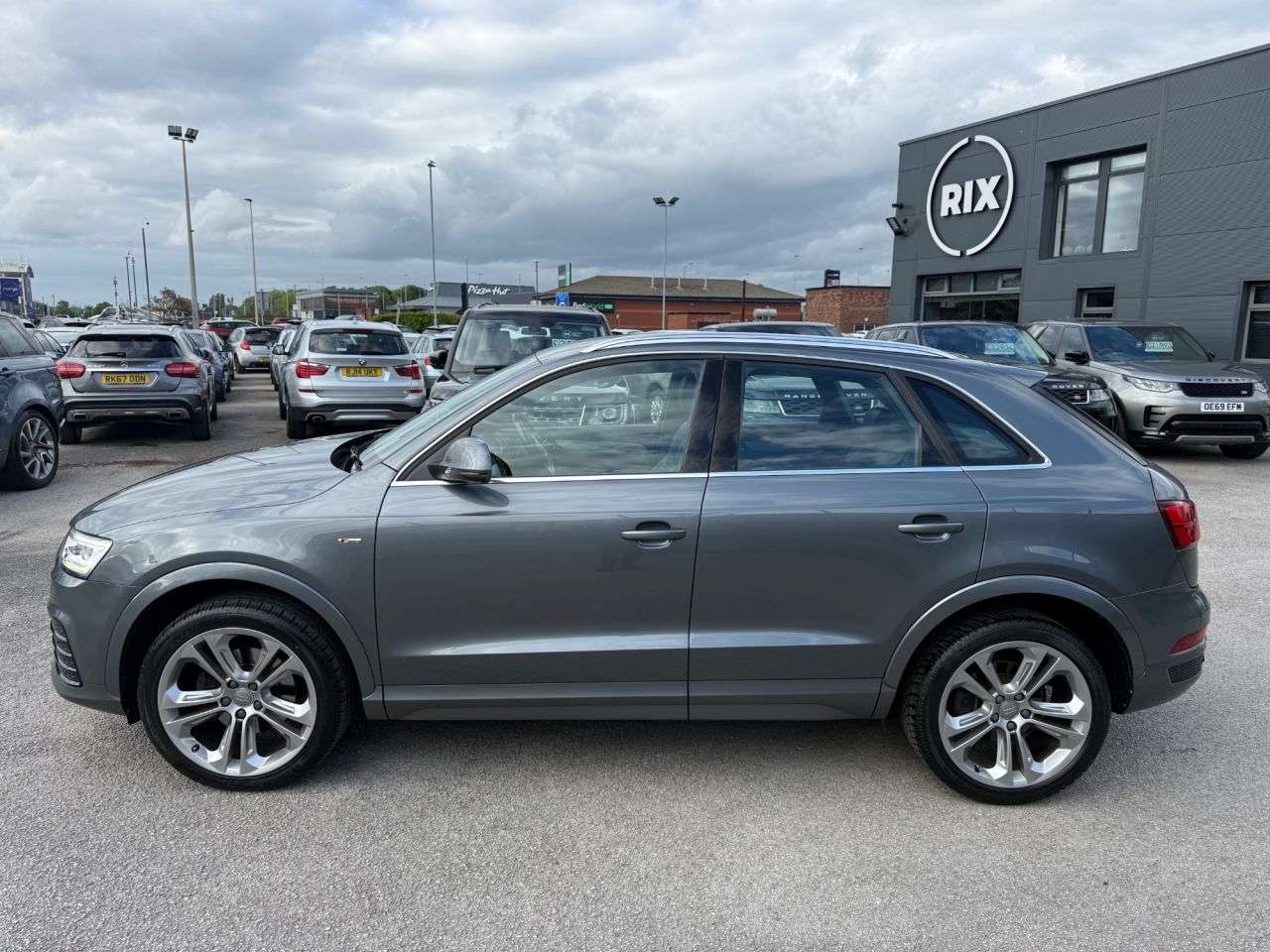 A 2015 AUDI Q3 1.4 TFSI CoD S line SUV 5dr Petrol S Tronic Euro 6-2 OWNERS FROM NEW-HALF L A 2015 AUDI Q3 1.4 TFSI CoD S line SUV 5dr Petrol S Tronic Euro 6-2 OWNERS FROM NEW-HALF L