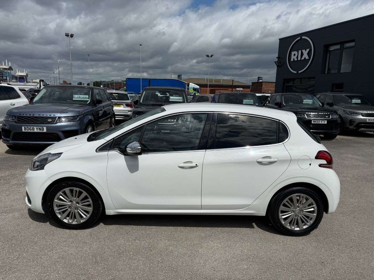 A 2017 PEUGEOT 208 1.2 PureTech Allure Hatchback 5dr Petrol Manual Euro 6 (82 ps) A 2017 PEUGEOT 208 1.2 PureTech Allure Hatchback 5dr Petrol Manual Euro 6 (82 ps)