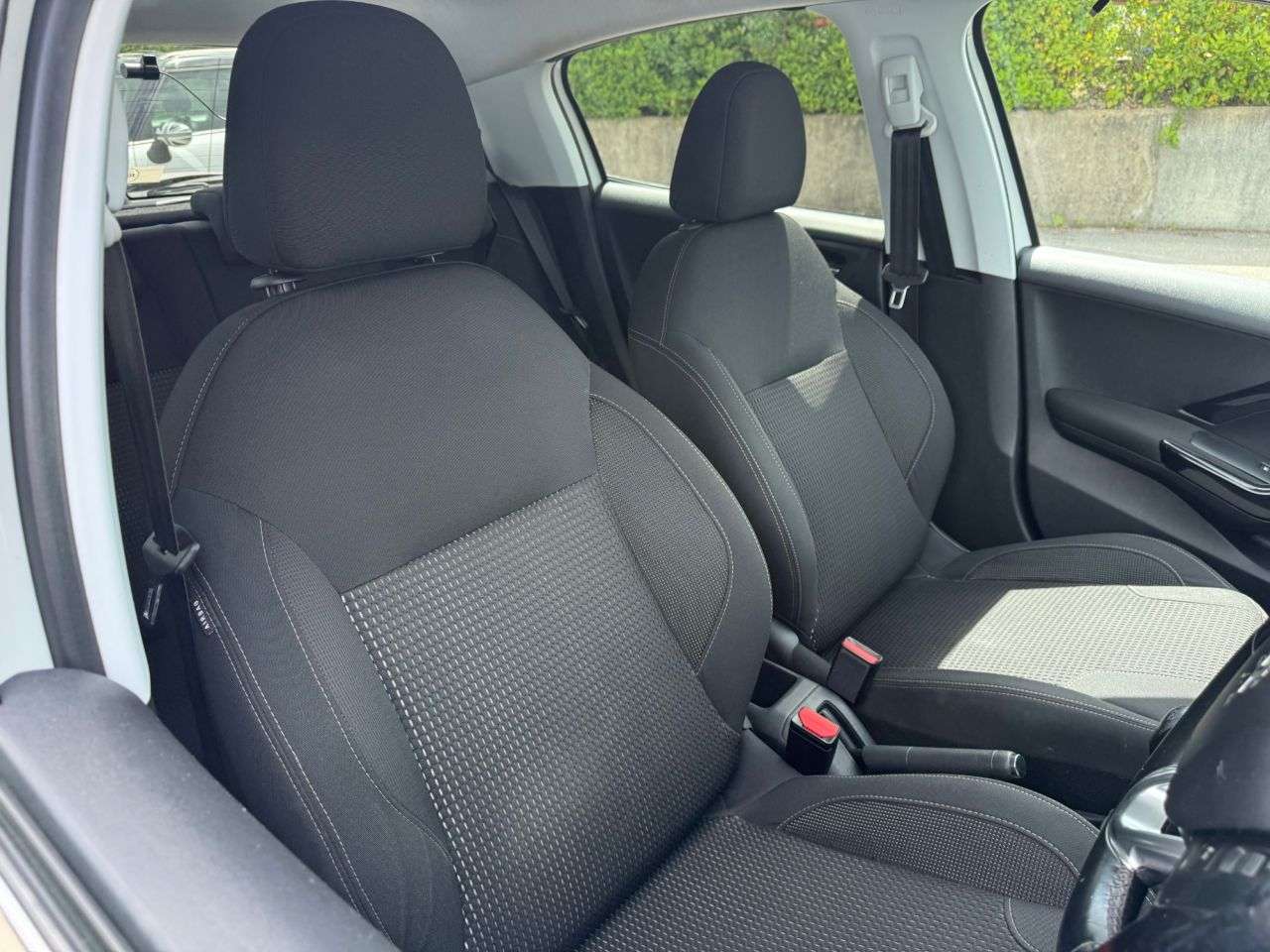 2017 PEUGEOT 208 2017 PEUGEOT 208