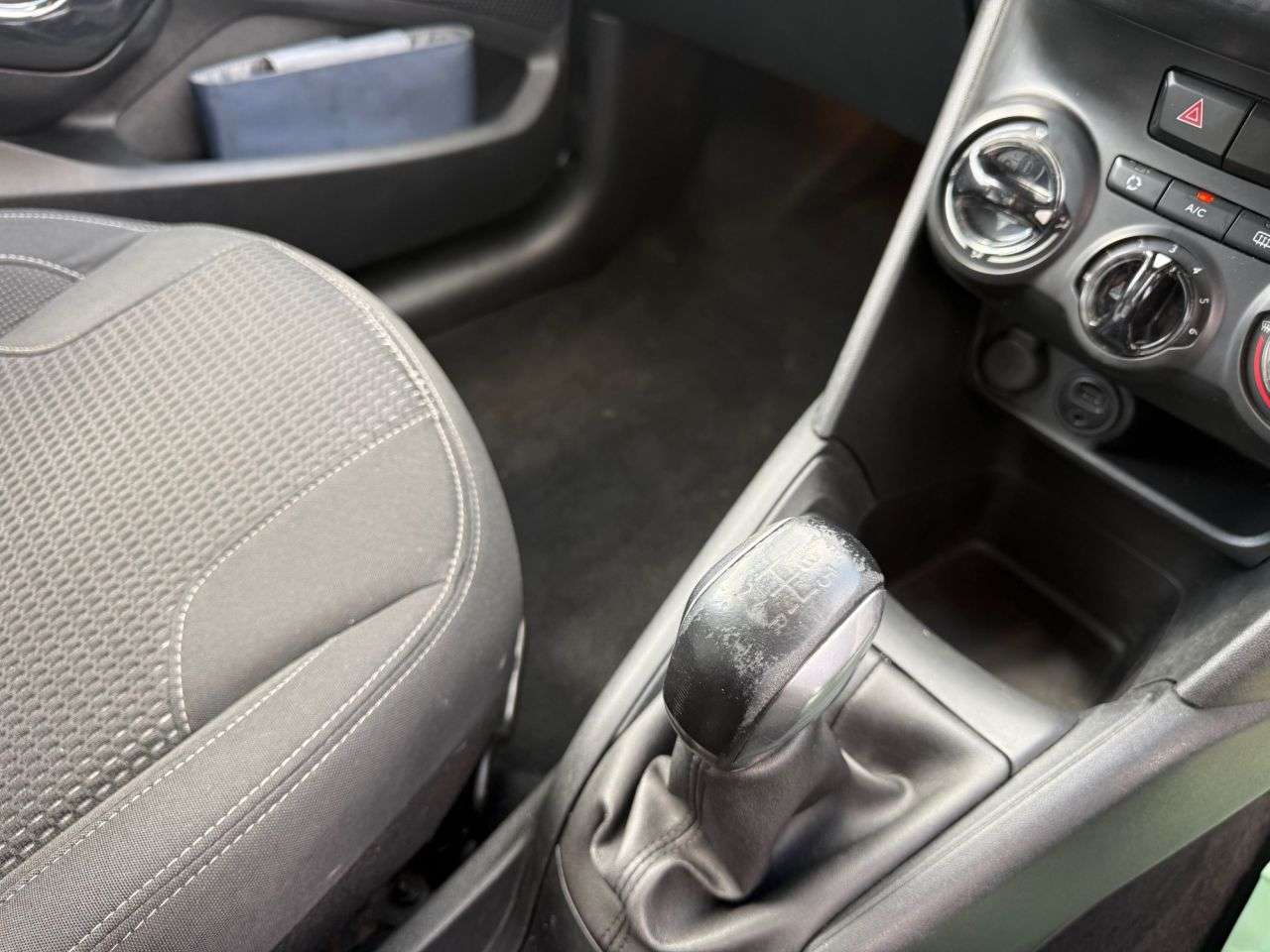 2017 PEUGEOT 208 2017 PEUGEOT 208