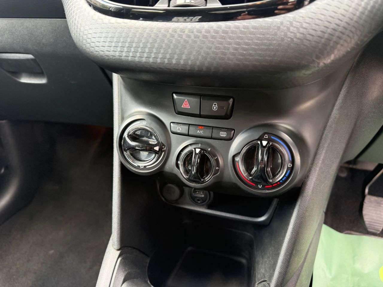 2017 PEUGEOT 208 2017 PEUGEOT 208