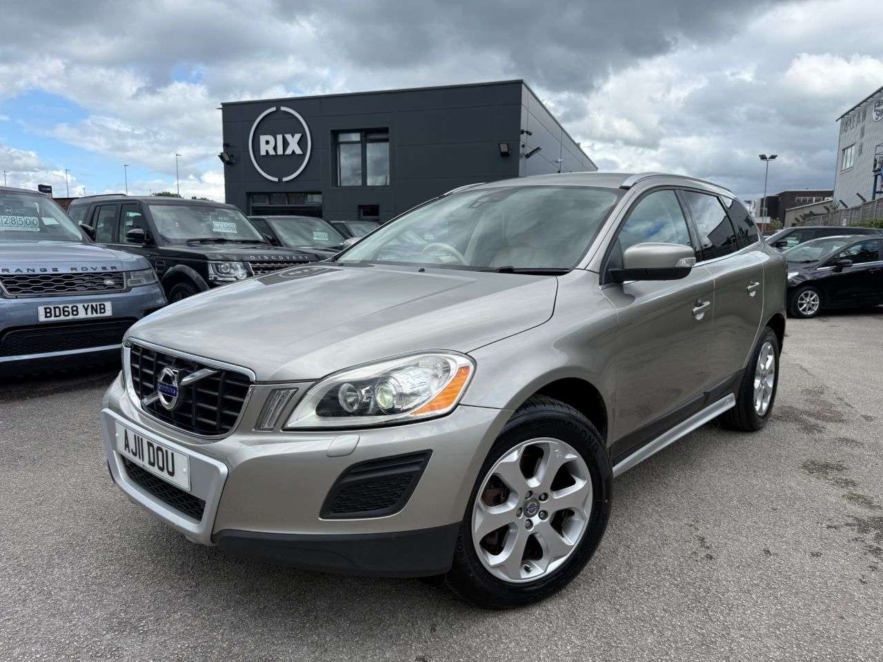 A 2011 VOLVO XC60 2.4 D5 SE Lux SUV 5dr Diesel Geartronic AWD Euro 5-BRONZE WITH BEIGE LEATHE A 2011 VOLVO XC60 2.4 D5 SE Lux SUV 5dr Diesel Geartronic AWD Euro 5-BRONZE WITH BEIGE LEATHE