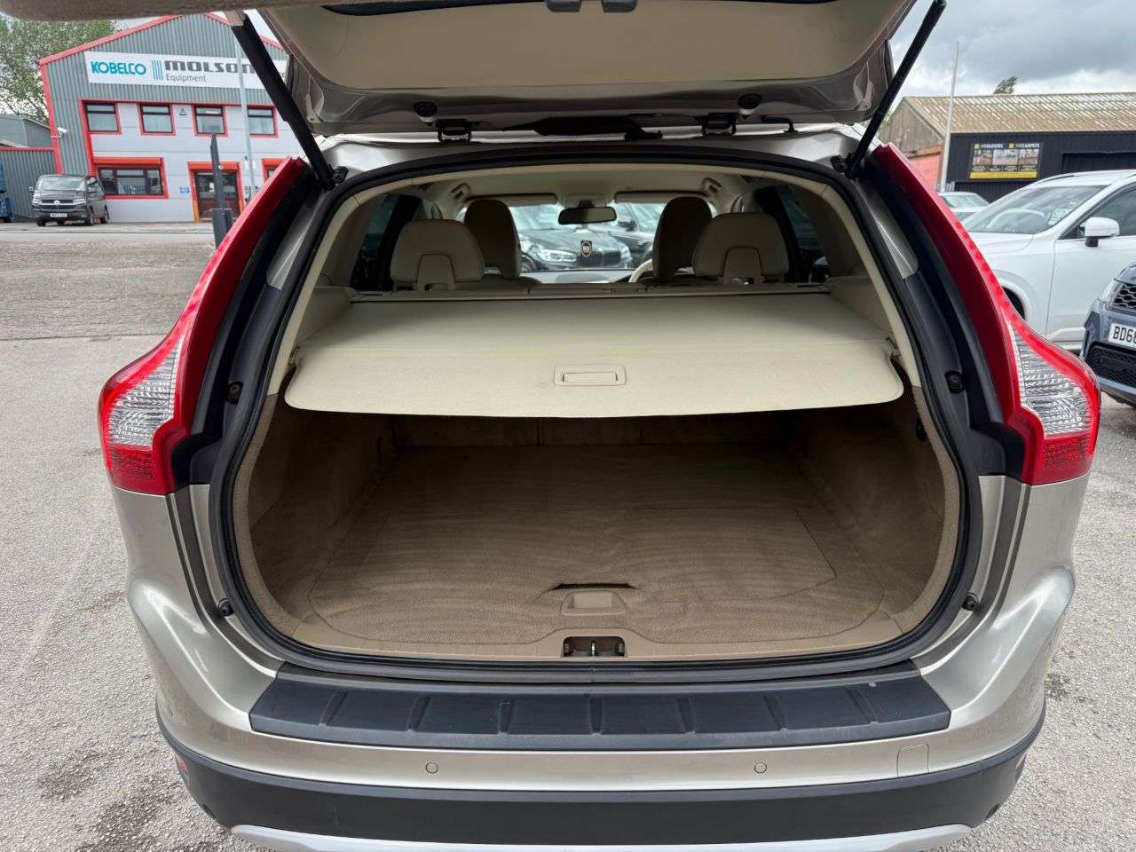 2011 VOLVO XC60 2011 VOLVO XC60