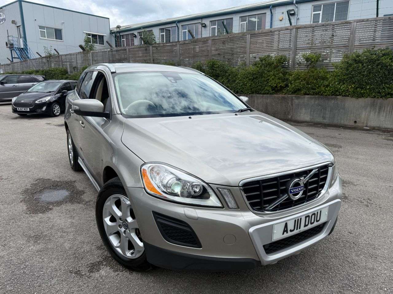 2011 VOLVO XC60 2011 VOLVO XC60