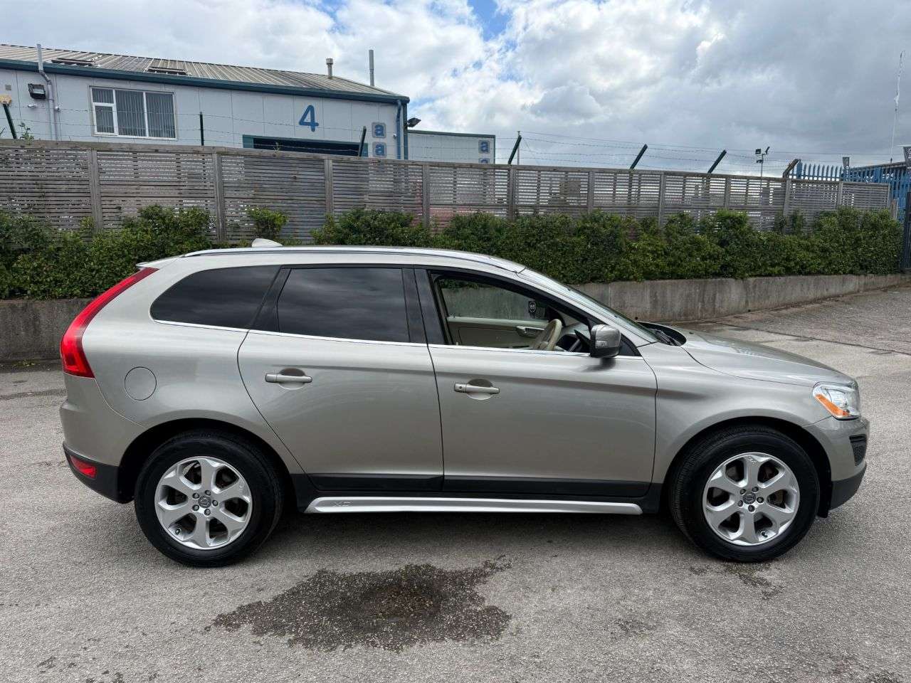 2011 VOLVO XC60 2011 VOLVO XC60