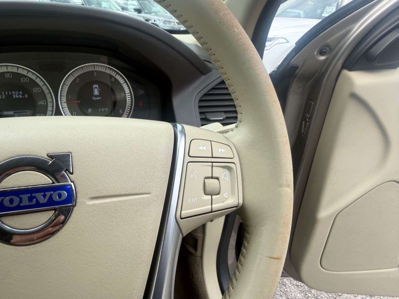 2011 VOLVO XC60 2011 VOLVO XC60