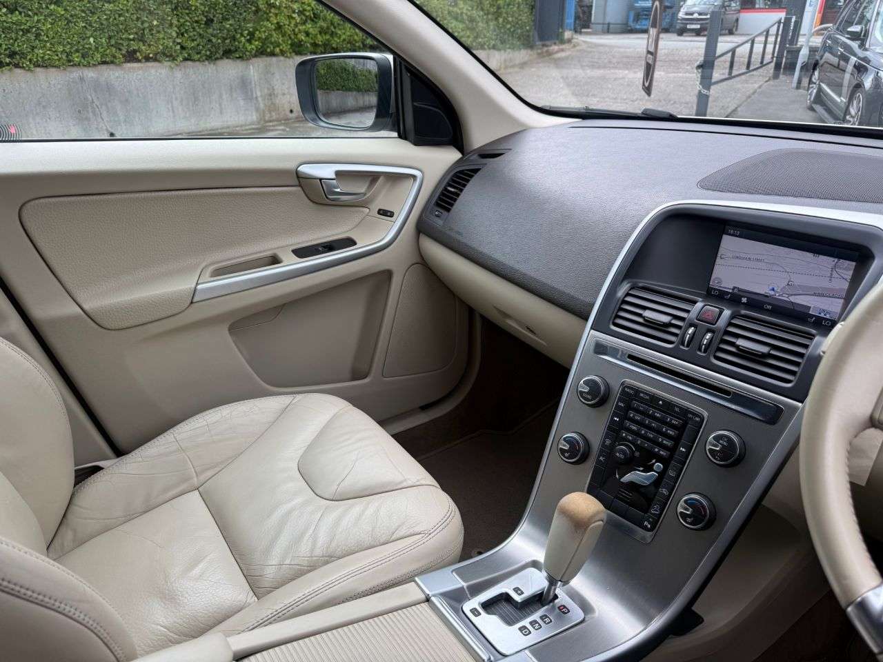2011 VOLVO XC60 2011 VOLVO XC60