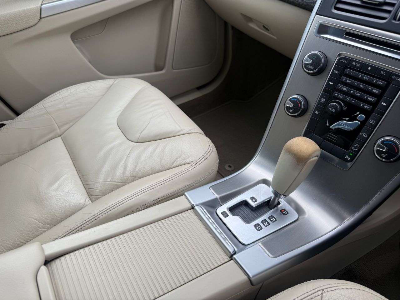 2011 VOLVO XC60 2011 VOLVO XC60