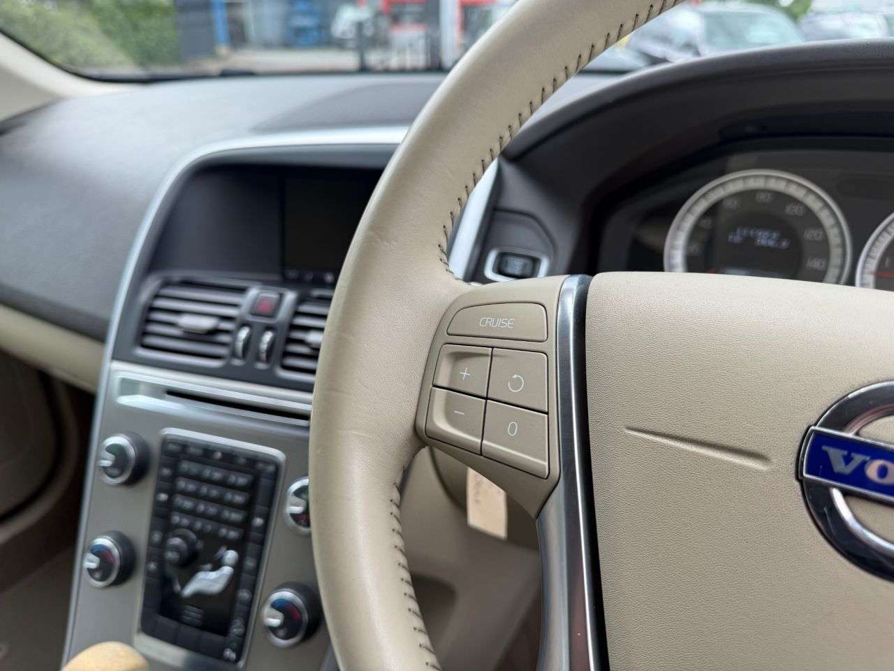 2011 VOLVO XC60 2011 VOLVO XC60