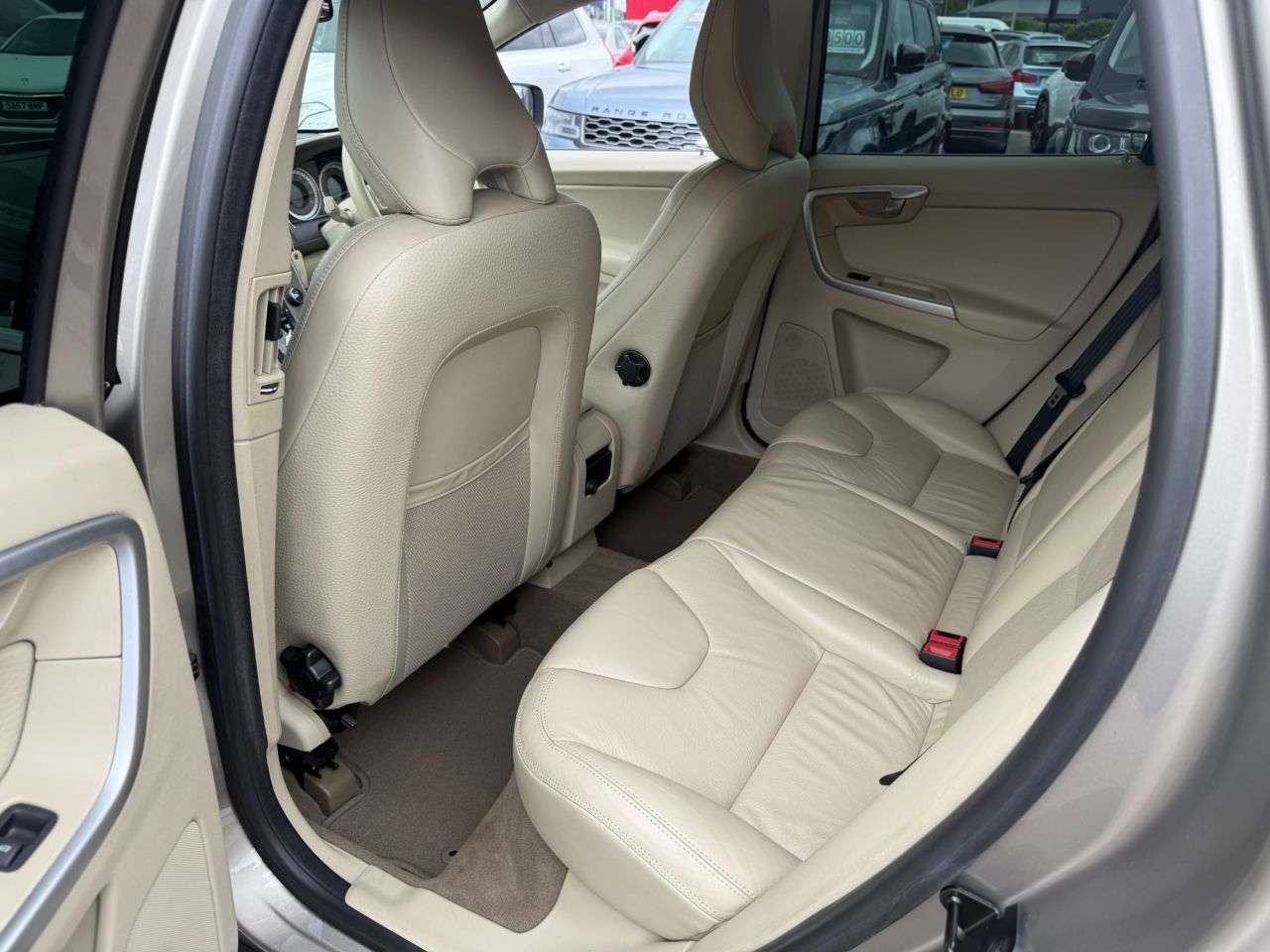 2011 VOLVO XC60 2011 VOLVO XC60