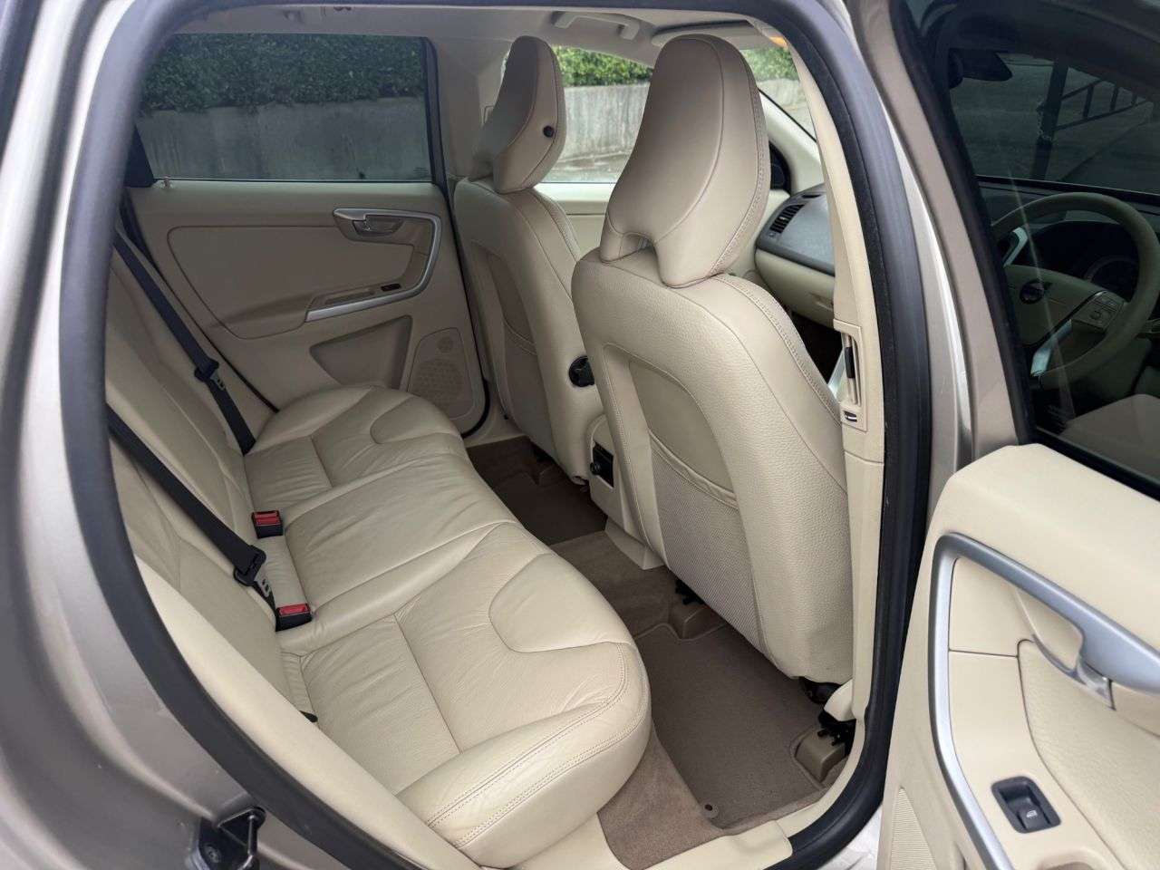 2011 VOLVO XC60 2011 VOLVO XC60