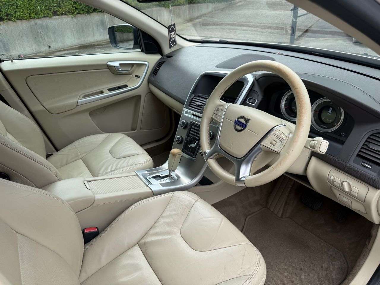 2011 VOLVO XC60 2011 VOLVO XC60