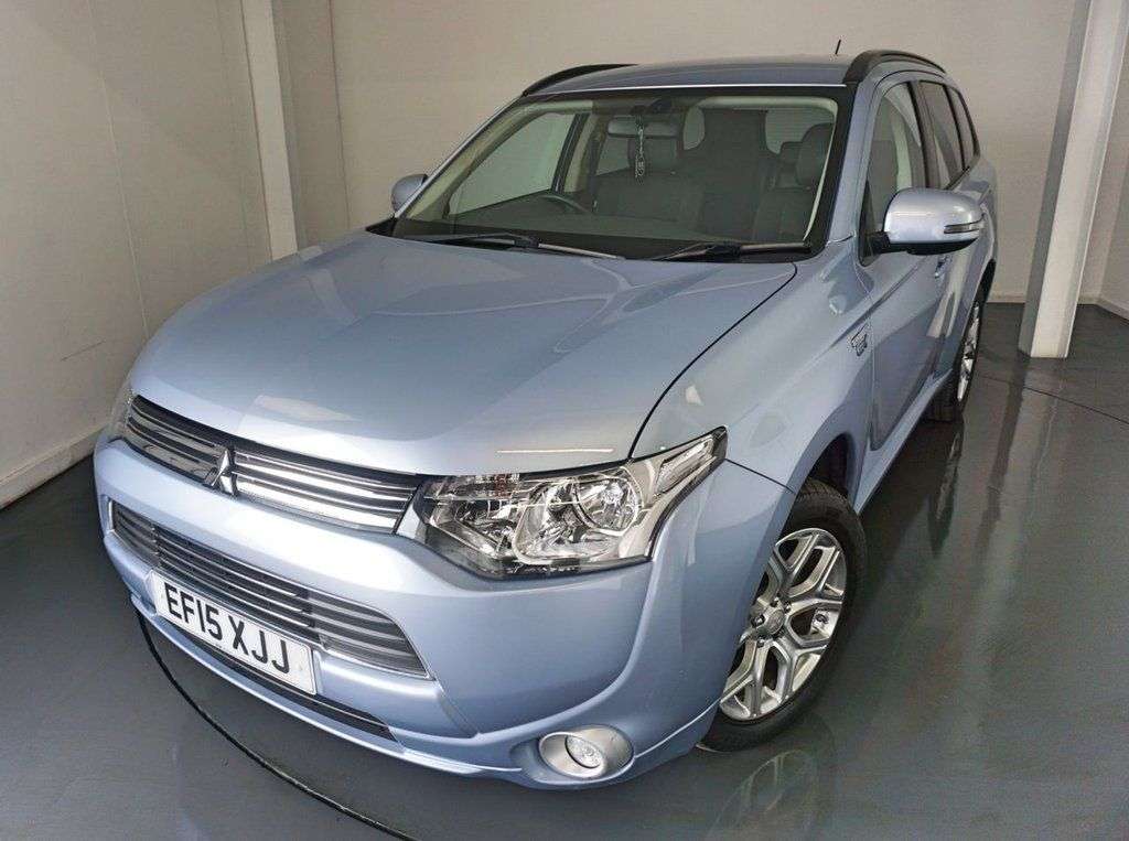 A 2015 MITSUBISHI OUTLANDER 2.0h 12kWh GX3h SUV 5dr Petrol Plug-in Hybrid CVT 4WD Euro 5 (s/s) (200 ps) A 2015 MITSUBISHI OUTLANDER 2.0h 12kWh GX3h SUV 5dr Petrol Plug-in Hybrid CVT 4WD Euro 5 (s/s) (200 ps)