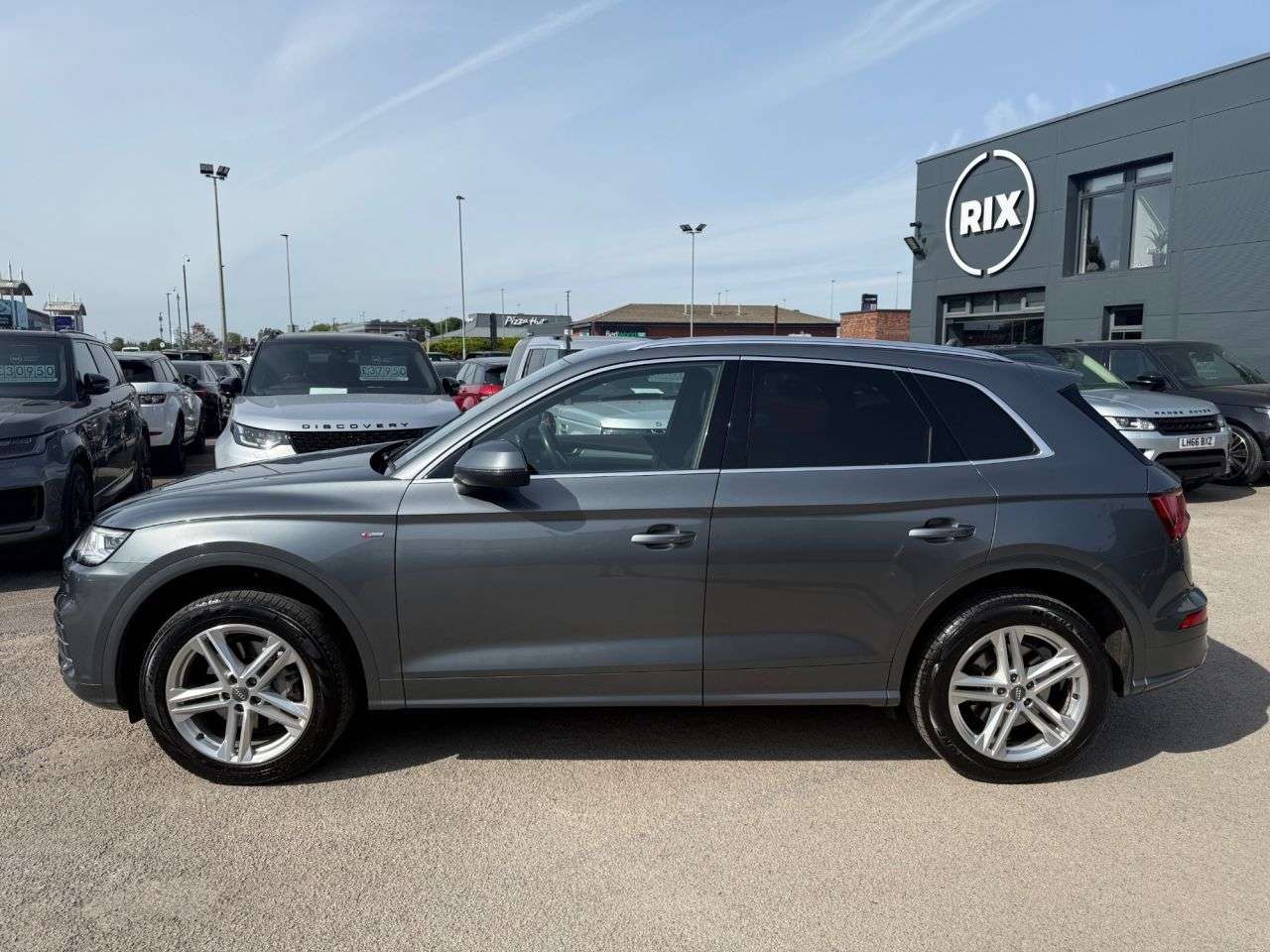 A 2019 AUDI Q5 2.0 TFSI 45 S line SUV 5dr Petrol S Tronic quattro Euro 6 (s/s) (245 ps) -H A 2019 AUDI Q5 2.0 TFSI 45 S line SUV 5dr Petrol S Tronic quattro Euro 6 (s/s) (245 ps) -H