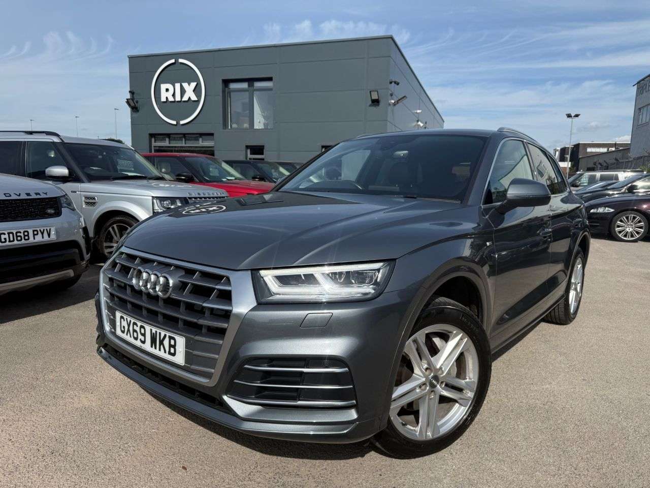 A 2019 AUDI Q5 2.0 TFSI 45 S line SUV 5dr Petrol S Tronic quattro Euro 6 (s/s) (245 ps) -H A 2019 AUDI Q5 2.0 TFSI 45 S line SUV 5dr Petrol S Tronic quattro Euro 6 (s/s) (245 ps) -H