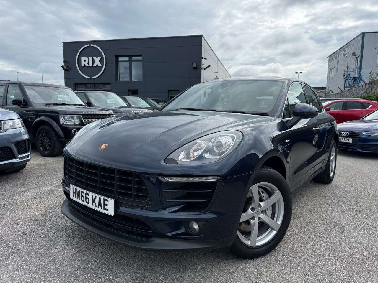 A 2016 PORSCHE MACAN 3.0 TD V6 S SUV 5dr Diesel PDK 4WD Euro 6 (s/s) (258 ps) A 2016 PORSCHE MACAN 3.0 TD V6 S SUV 5dr Diesel PDK 4WD Euro 6 (s/s) (258 ps)