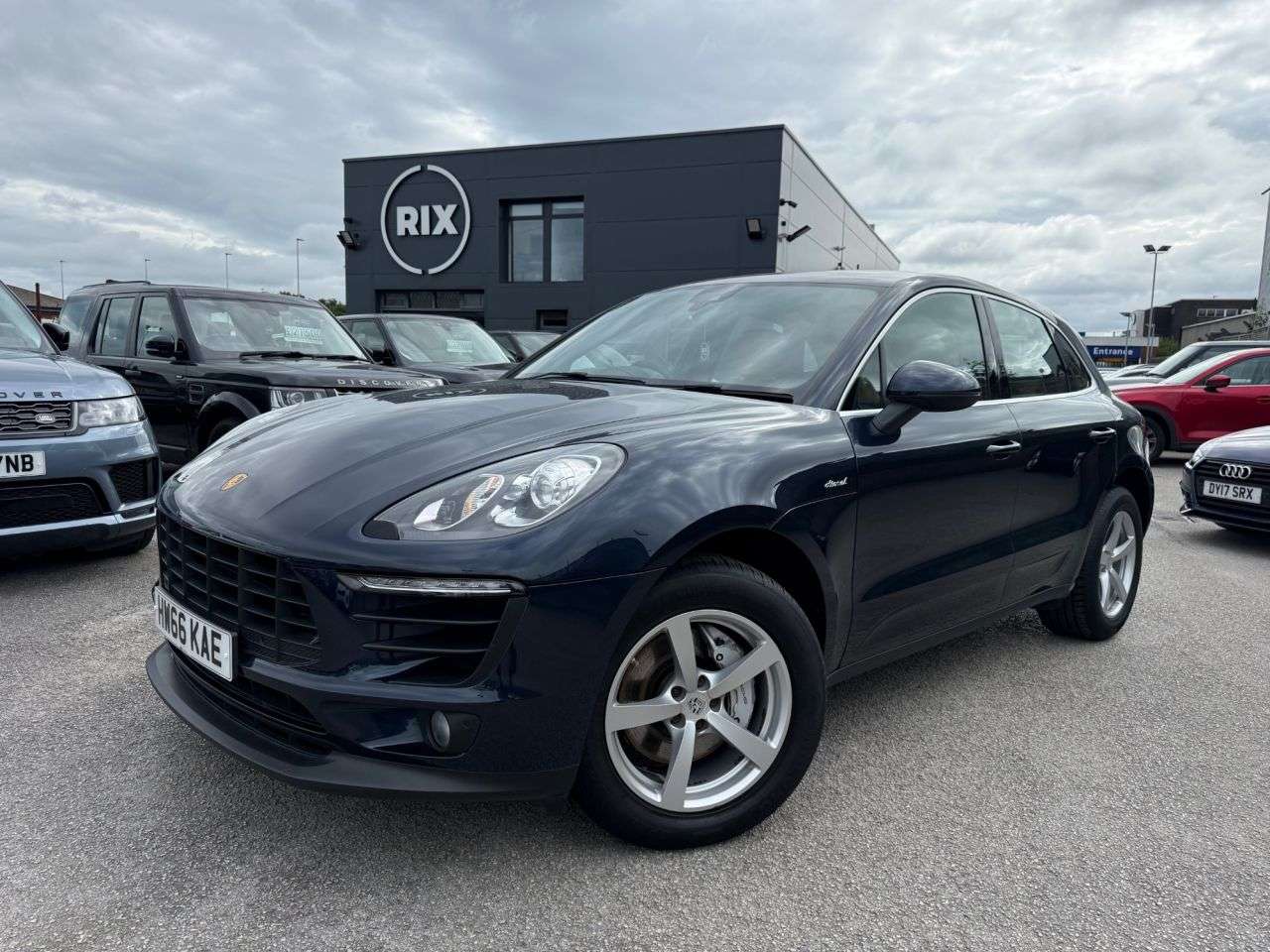 A 2016 PORSCHE MACAN 3.0 TD V6 S SUV 5dr Diesel PDK 4WD Euro 6 (s/s) (258 ps) A 2016 PORSCHE MACAN 3.0 TD V6 S SUV 5dr Diesel PDK 4WD Euro 6 (s/s) (258 ps)