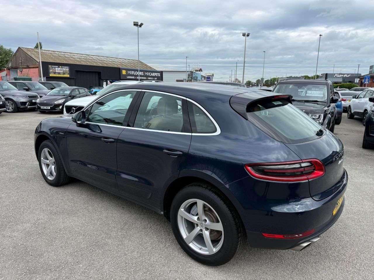 A 2016 PORSCHE MACAN 3.0 TD V6 S SUV 5dr Diesel PDK 4WD Euro 6 (s/s) (258 ps) A 2016 PORSCHE MACAN 3.0 TD V6 S SUV 5dr Diesel PDK 4WD Euro 6 (s/s) (258 ps)