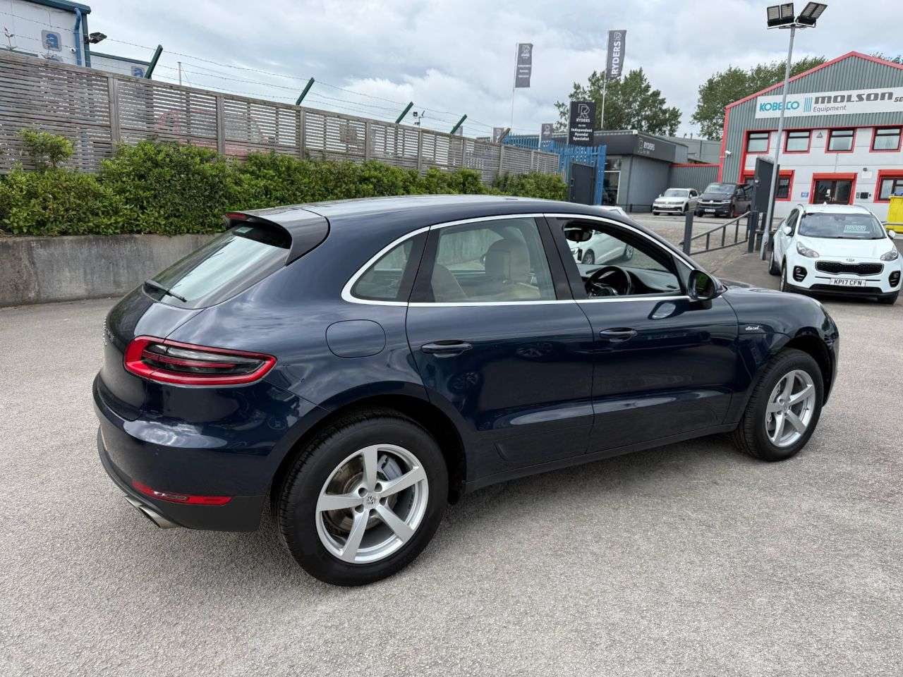 2016 PORSCHE MACAN 2016 PORSCHE MACAN