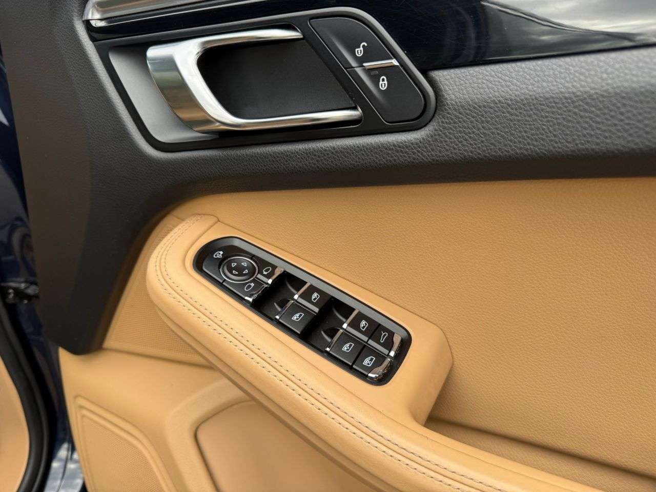 2016 PORSCHE MACAN 2016 PORSCHE MACAN