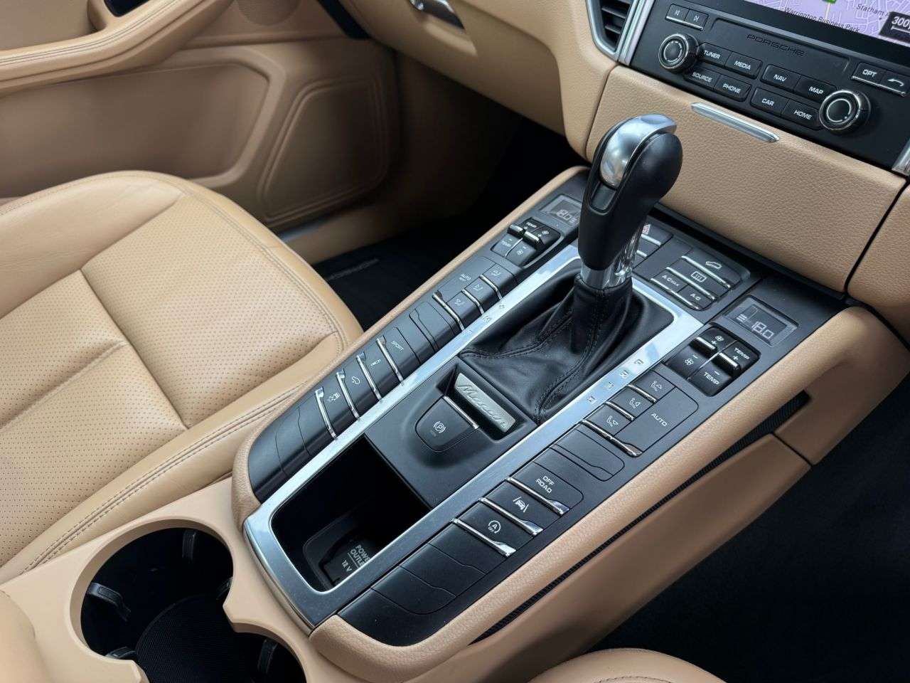 2016 PORSCHE MACAN 2016 PORSCHE MACAN