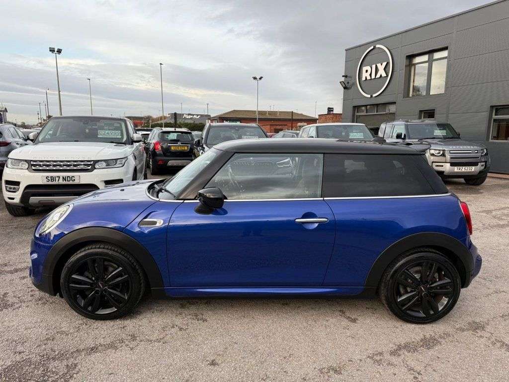 A 2020 MINI HATCH 1.5 Cooper Sport Hatchback 3dr Petrol Manual Euro 6-Factory Extras Worth-£3 A 2020 MINI HATCH 1.5 Cooper Sport Hatchback 3dr Petrol Manual Euro 6-Factory Extras Worth-£3