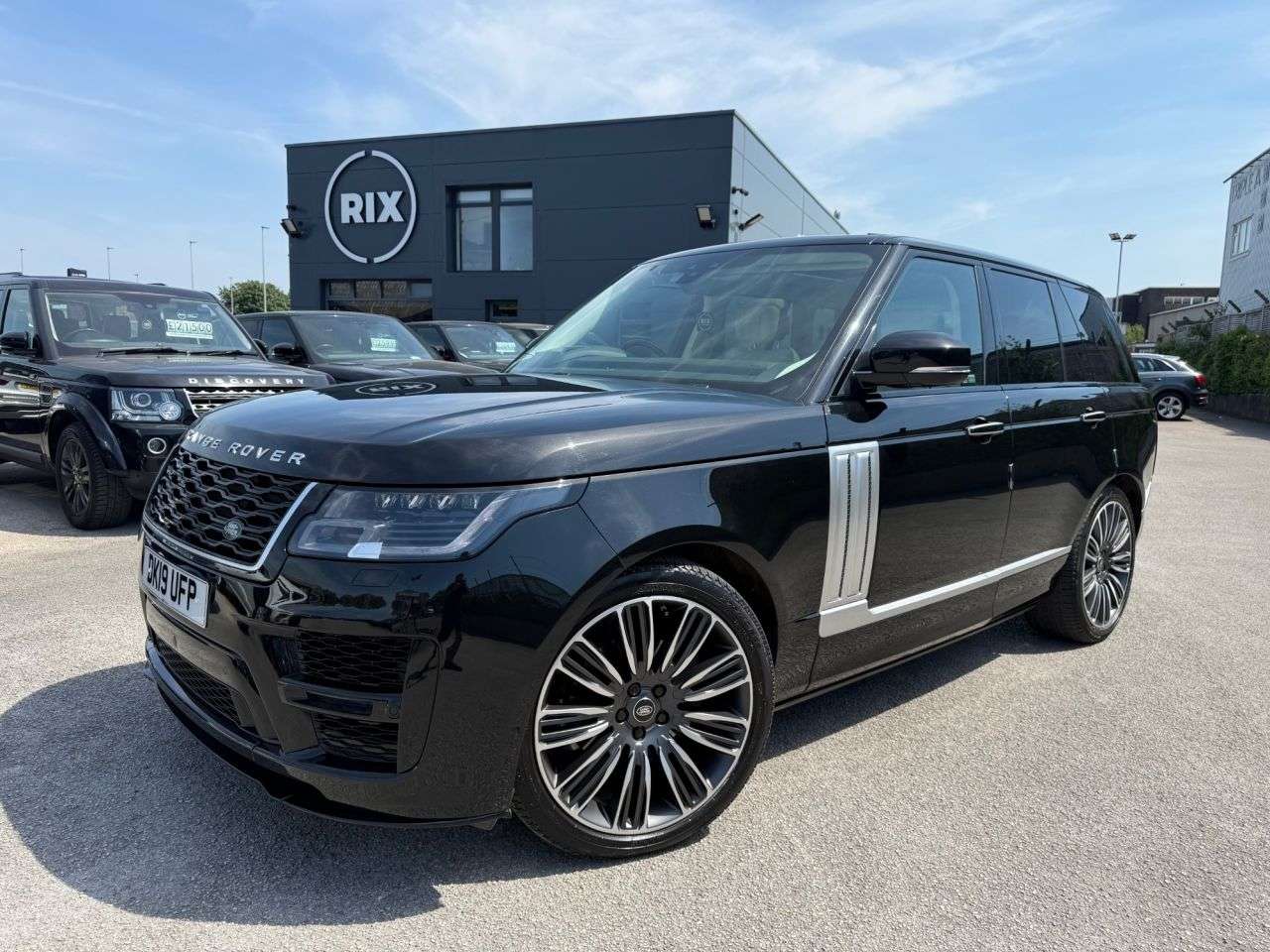 A 2019 LAND ROVER RANGE ROVER 3.0 SD V6 Autobiography SUV 5dr Diesel Auto 4WD Euro 6 (s/s) (275 ps) FINIS A 2019 LAND ROVER RANGE ROVER 3.0 SD V6 Autobiography SUV 5dr Diesel Auto 4WD Euro 6 (s/s) (275 ps) FINIS