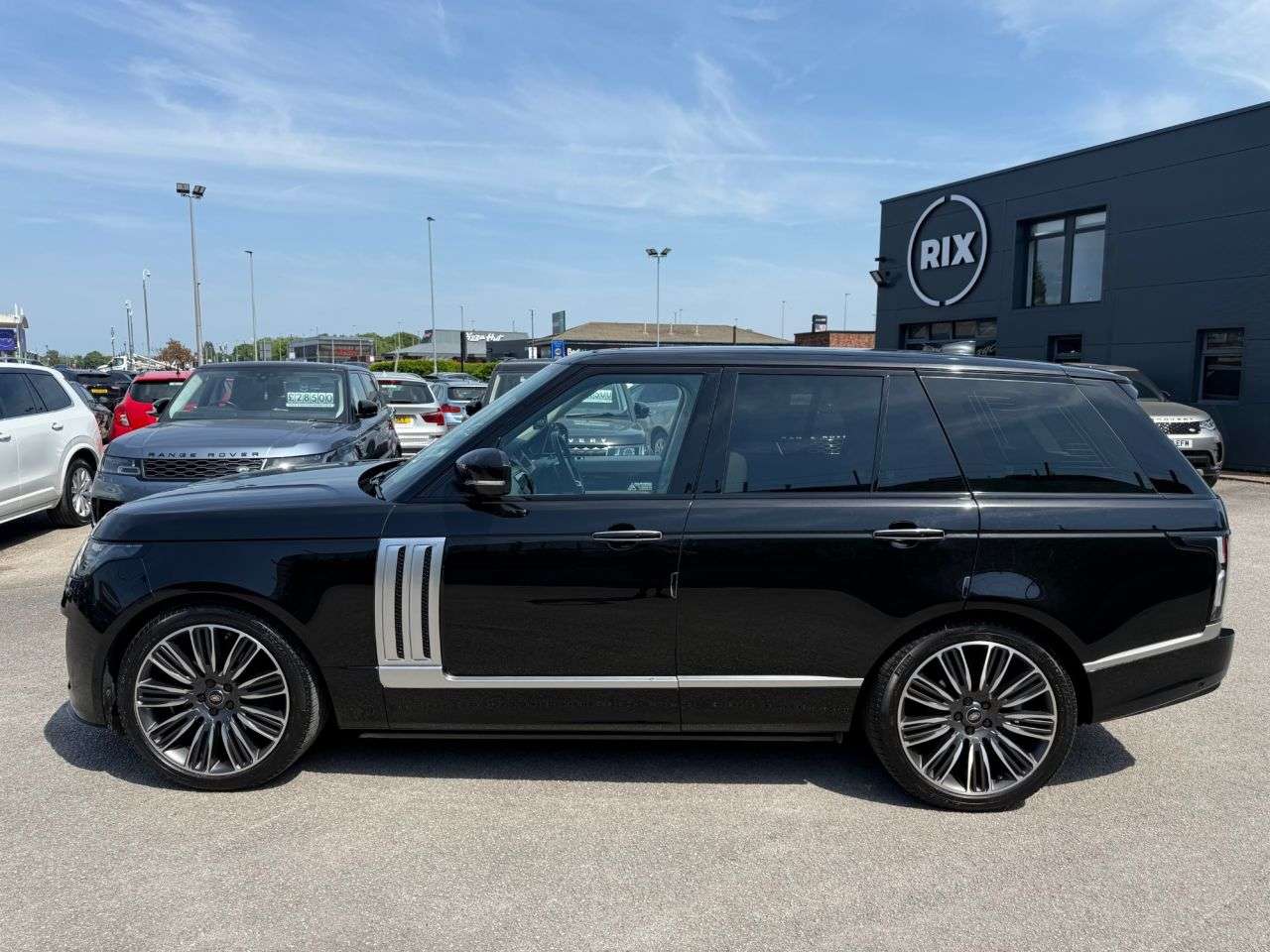 A 2019 LAND ROVER RANGE ROVER 3.0 SD V6 Autobiography SUV 5dr Diesel Auto 4WD Euro 6 (s/s) (275 ps) FINIS A 2019 LAND ROVER RANGE ROVER 3.0 SD V6 Autobiography SUV 5dr Diesel Auto 4WD Euro 6 (s/s) (275 ps) FINIS