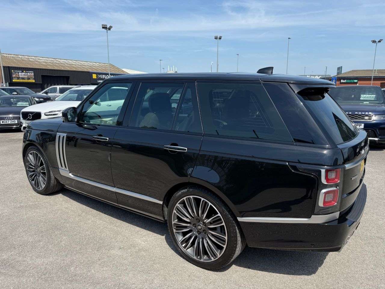 A 2019 LAND ROVER RANGE ROVER 3.0 SD V6 Autobiography SUV 5dr Diesel Auto 4WD Euro 6 (s/s) (275 ps) FINIS A 2019 LAND ROVER RANGE ROVER 3.0 SD V6 Autobiography SUV 5dr Diesel Auto 4WD Euro 6 (s/s) (275 ps) FINIS