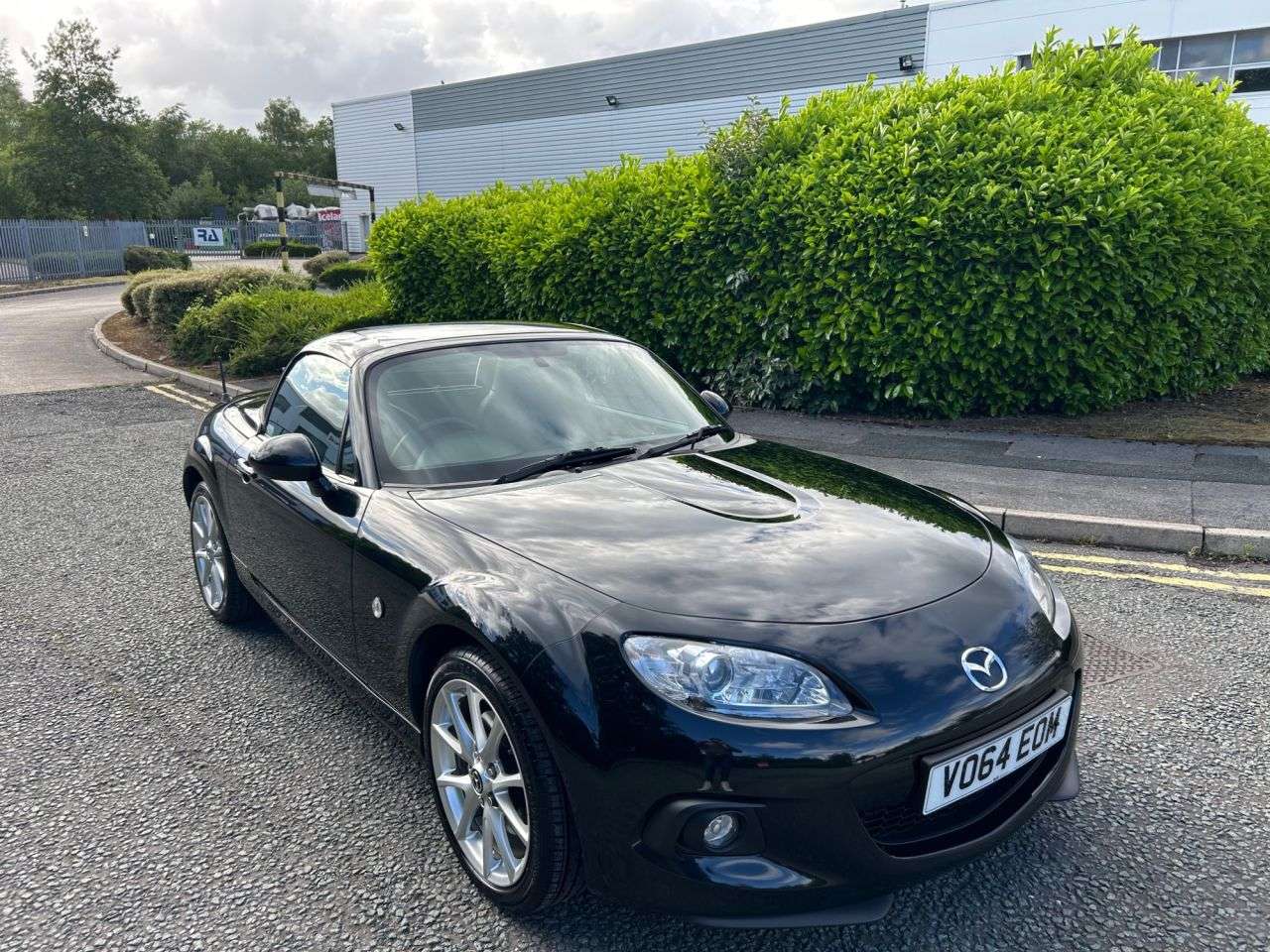 A 2014 MAZDA MX-5 2.0i Sport Tech Roadster 2dr Petrol Manual Euro 5 (160 ps)-Fantastic Low Mi A 2014 MAZDA MX-5 2.0i Sport Tech Roadster 2dr Petrol Manual Euro 5 (160 ps)-Fantastic Low Mi