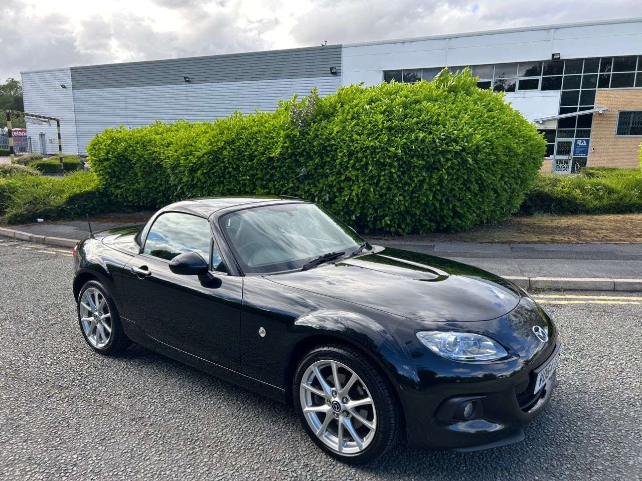 A 2014 MAZDA MX-5 2.0i Sport Tech Roadster 2dr Petrol Manual Euro 5 (160 ps)-Fantastic Low Mi A 2014 MAZDA MX-5 2.0i Sport Tech Roadster 2dr Petrol Manual Euro 5 (160 ps)-Fantastic Low Mi