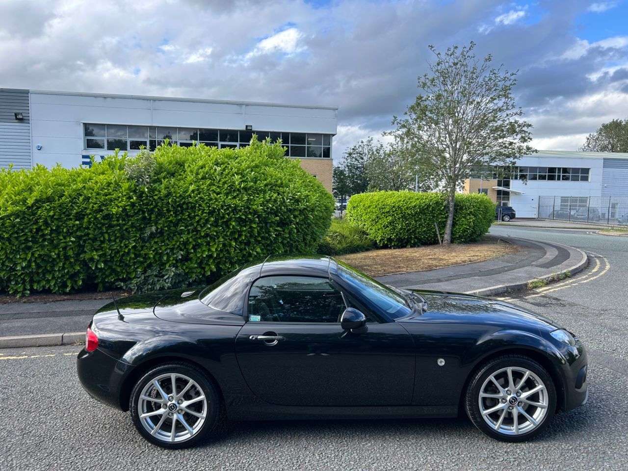 A 2014 MAZDA MX-5 2.0i Sport Tech Roadster 2dr Petrol Manual Euro 5 (160 ps)-Fantastic Low Mi A 2014 MAZDA MX-5 2.0i Sport Tech Roadster 2dr Petrol Manual Euro 5 (160 ps)-Fantastic Low Mi