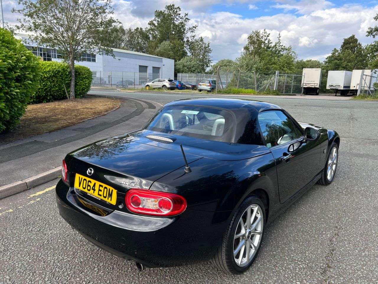 A 2014 MAZDA MX-5 2.0i Sport Tech Roadster 2dr Petrol Manual Euro 5 (160 ps)-Fantastic Low Mi A 2014 MAZDA MX-5 2.0i Sport Tech Roadster 2dr Petrol Manual Euro 5 (160 ps)-Fantastic Low Mi