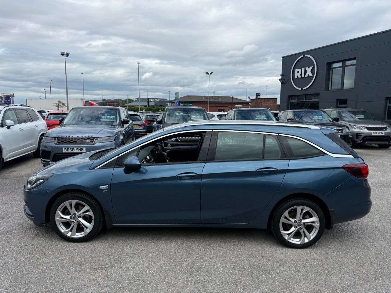 A 2016 VAUXHALL ASTRA 1.4i Turbo SRi Sports Tourer 5dr Petrol Manual Euro 6 (150 ps) A 2016 VAUXHALL ASTRA 1.4i Turbo SRi Sports Tourer 5dr Petrol Manual Euro 6 (150 ps)