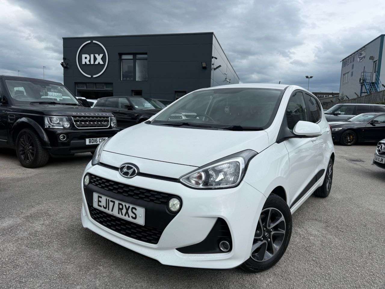 A 2017 HYUNDAI I10 1.0 Premium Hatchback 5dr Petrol Manual Euro 6 (66 ps) A 2017 HYUNDAI I10 1.0 Premium Hatchback 5dr Petrol Manual Euro 6 (66 ps)